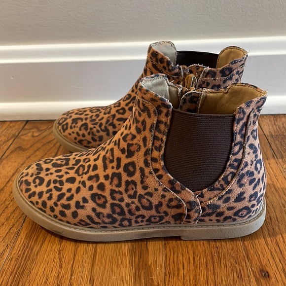 Tucker + Tate Nova Chelsea Bootie - Picture 4 of 7